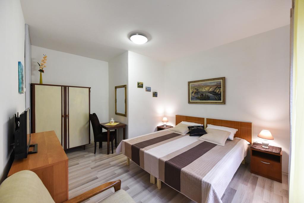Apartments Dado ザダル エクステリア 写真