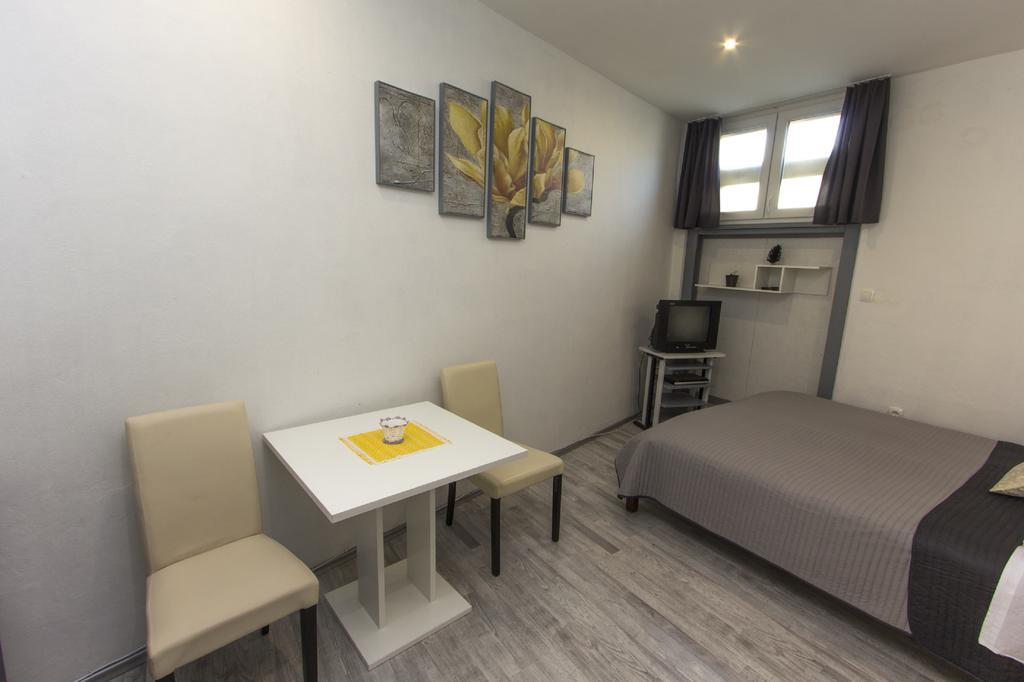 Apartments Dado ザダル エクステリア 写真