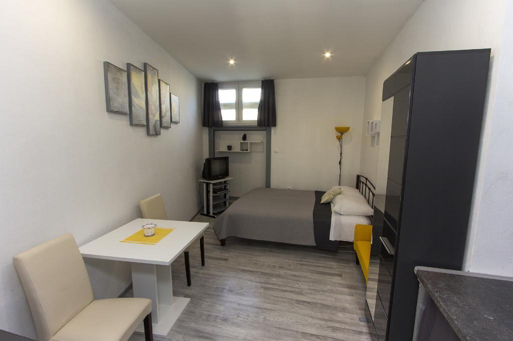 Apartments Dado ザダル エクステリア 写真